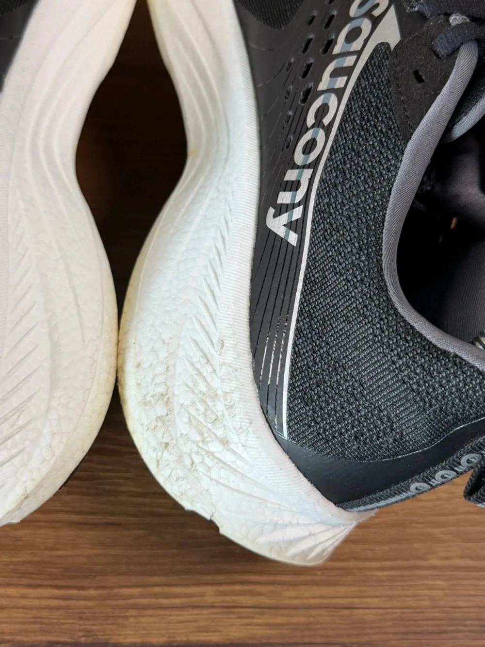 Saucony ride 17 Running Shoes Women’s Size‎ 10 Athletic Sneakers Black
